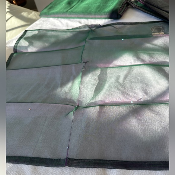 PB 100% Silk Tablecloth 70"x108" & 14 Napkins - Picture 11 of 14